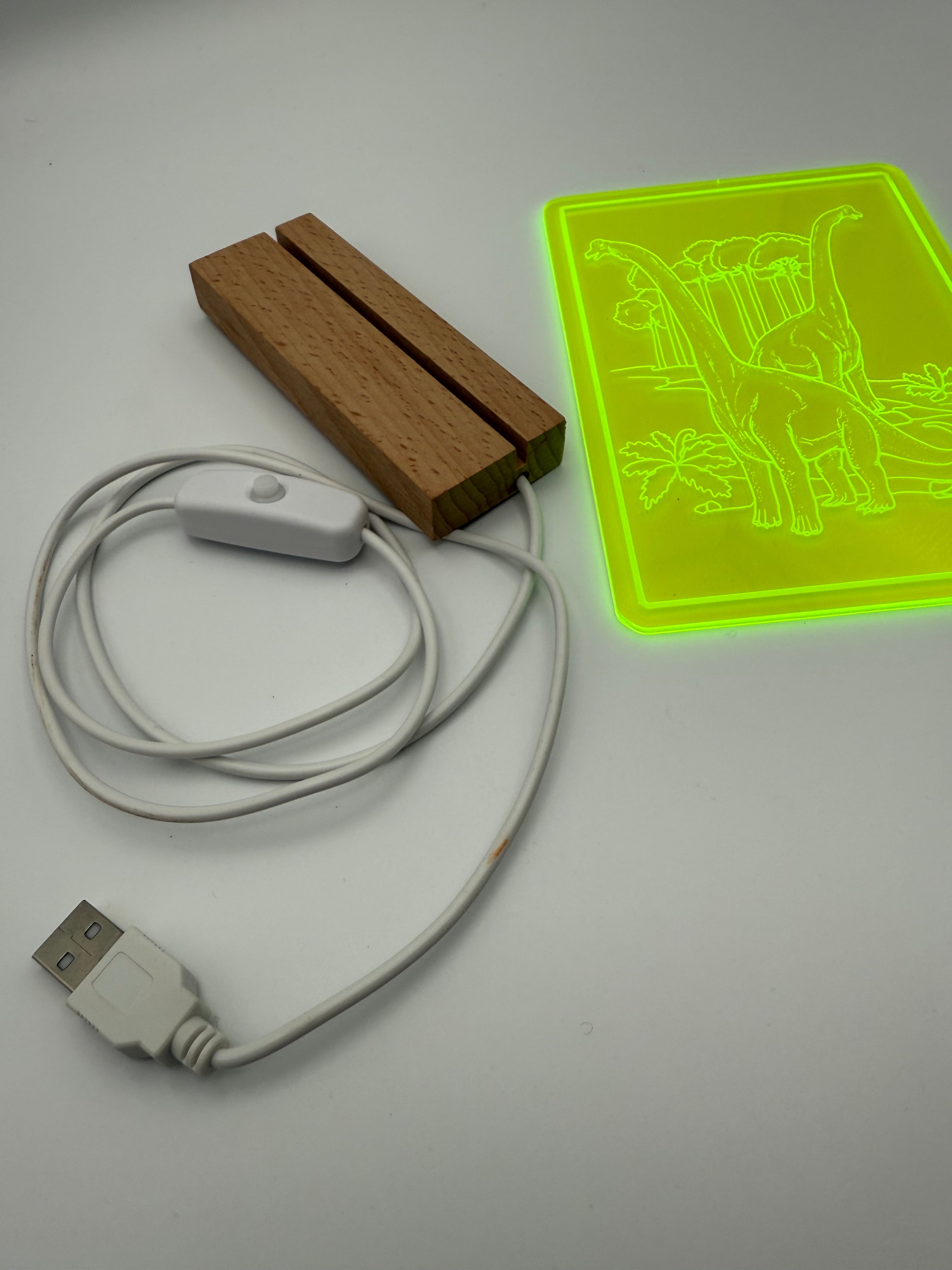 LED Nachtlicht für Kinder mit Namen – Personalisierte Acryl Lampe mit Holzsockel – Geschenk Babyzimmer, Einschulung, Geburtstag