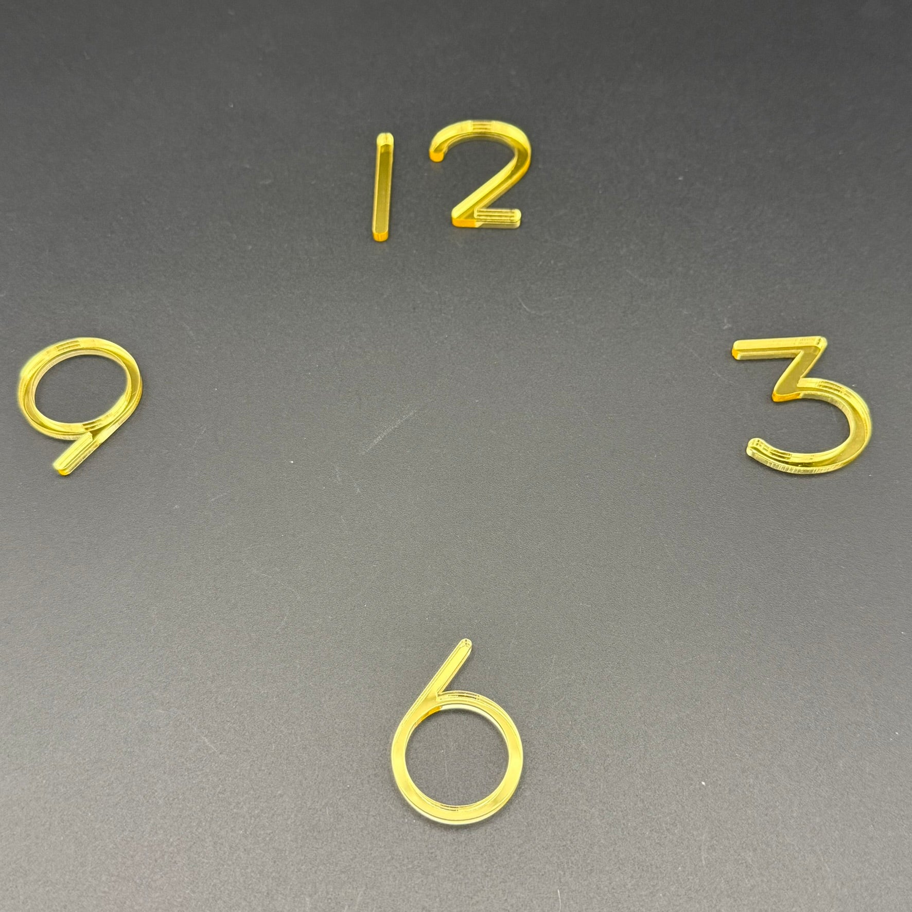 Goldene Uhrziffern aus Acryl | Design BERNARDO | 4er Set mit 3 6 9 12 | Varianten mit Punkten oder Markierungen für DIY Uhrenbau