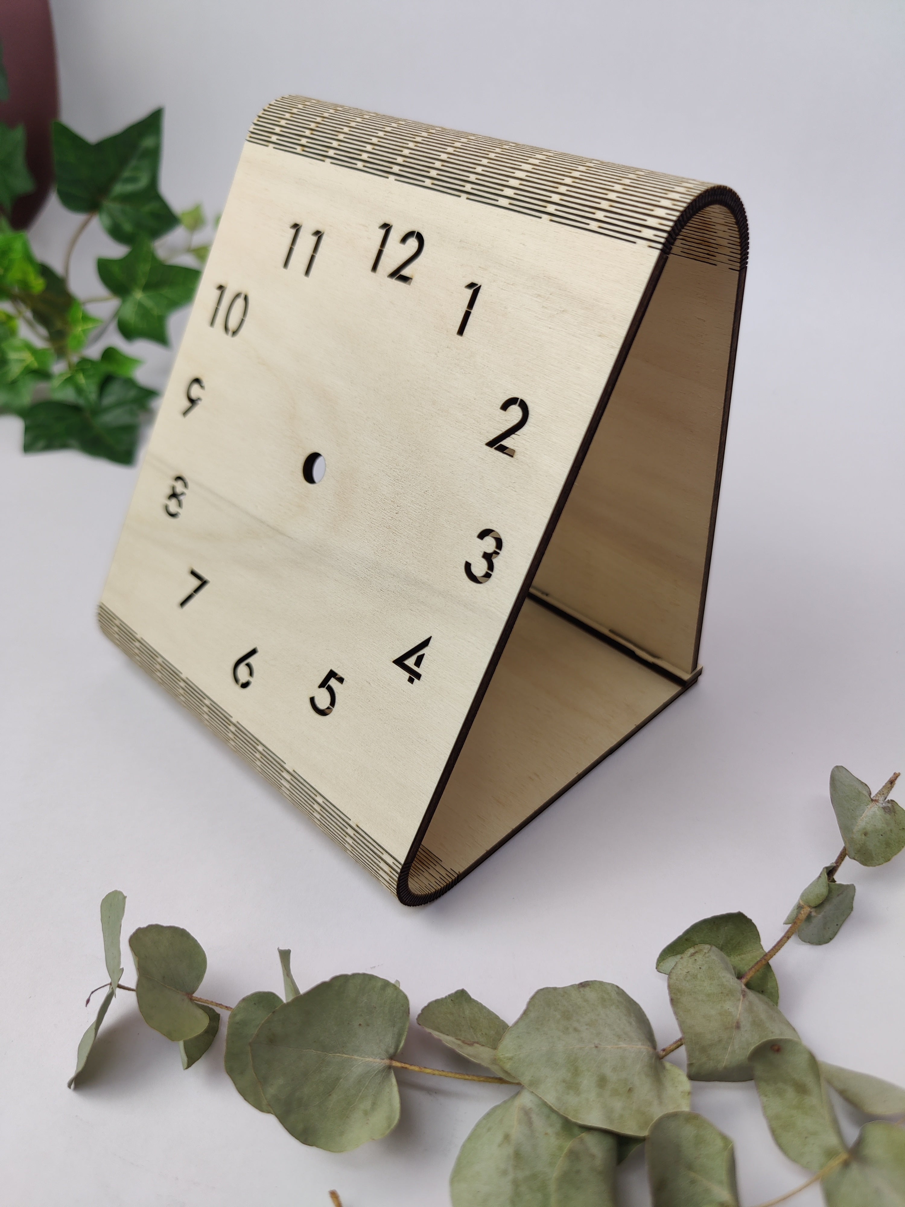 Artboard table clock