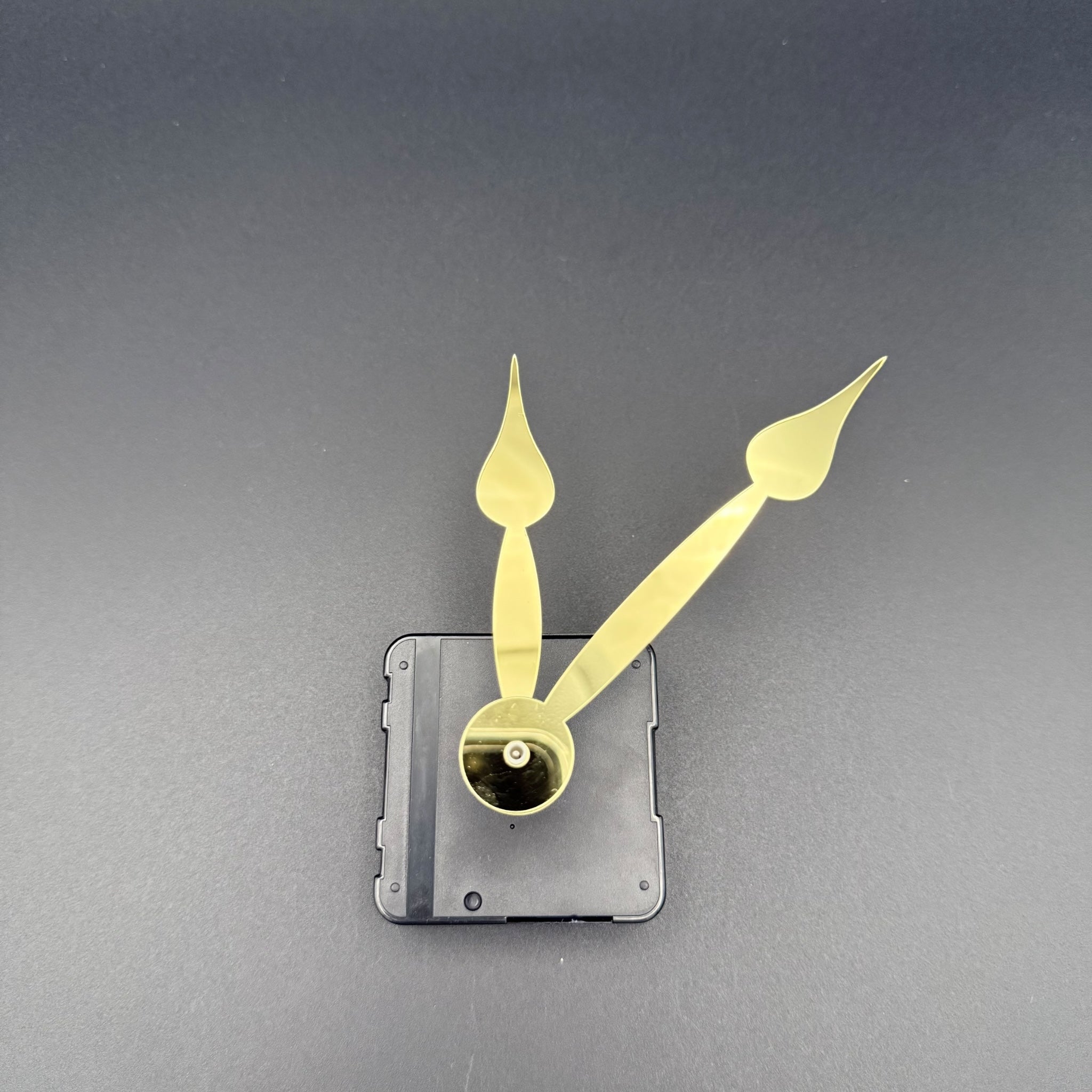 Clock hands "spring" made of mirror acrylic