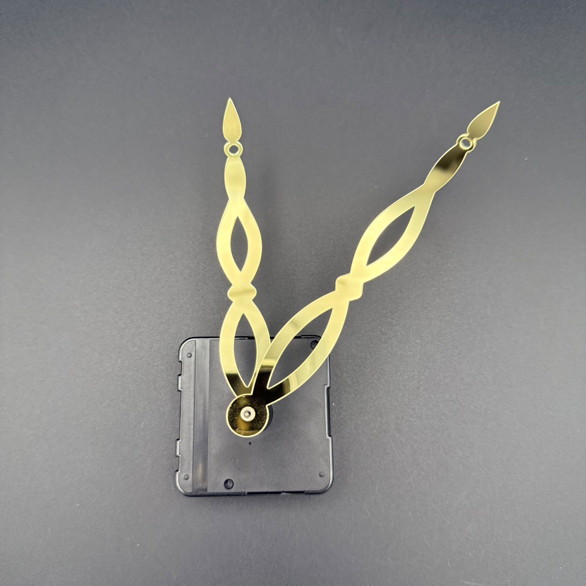 Spiegelacryl Uhrenzeiger – Filigranes Mandala-Design für DIY-Uhren