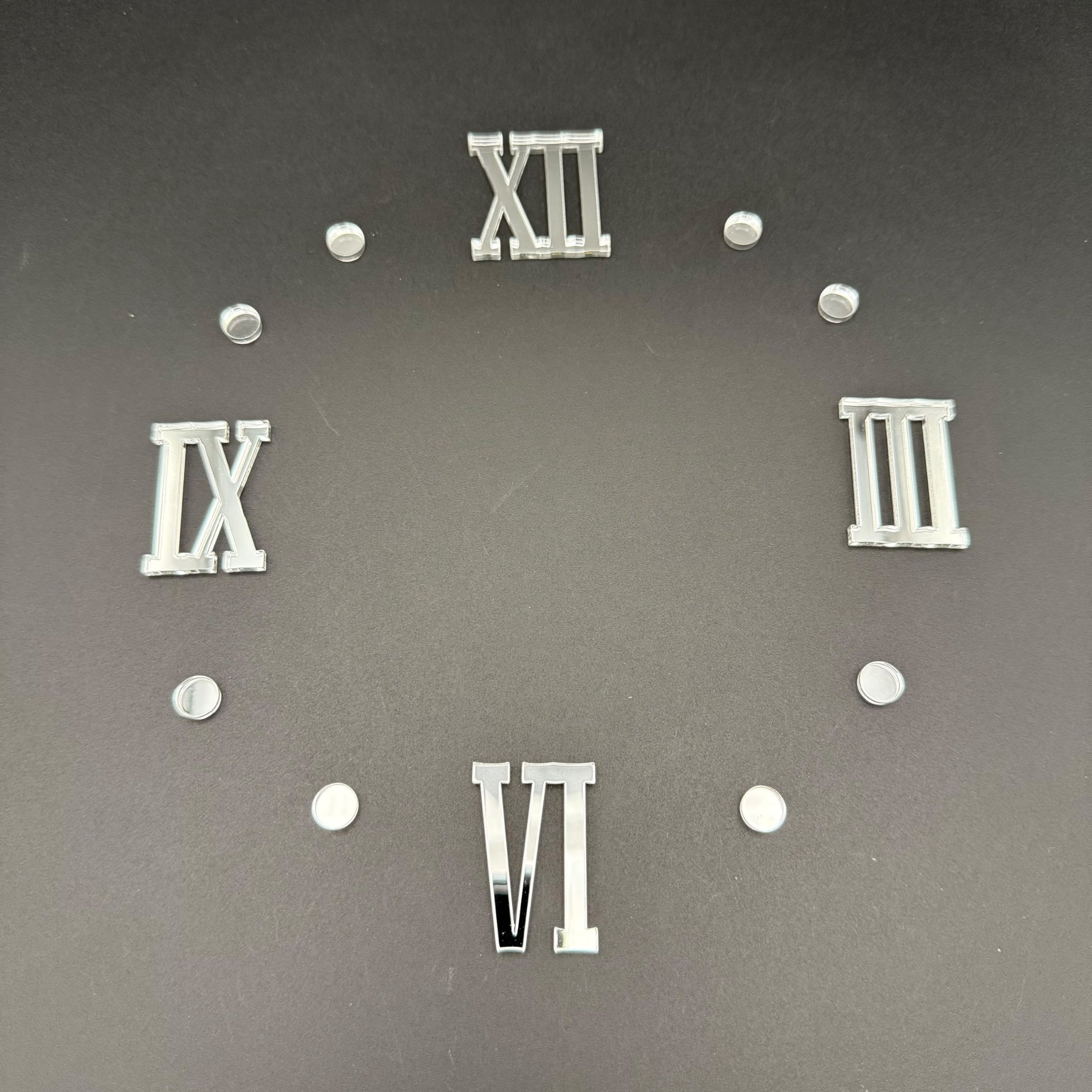 Zahlen für Uhrenherstellung aus Spiegelacryl – SHADOW – Zahlen III VI IX XII – Römische Ziffern – optional mit Strichen