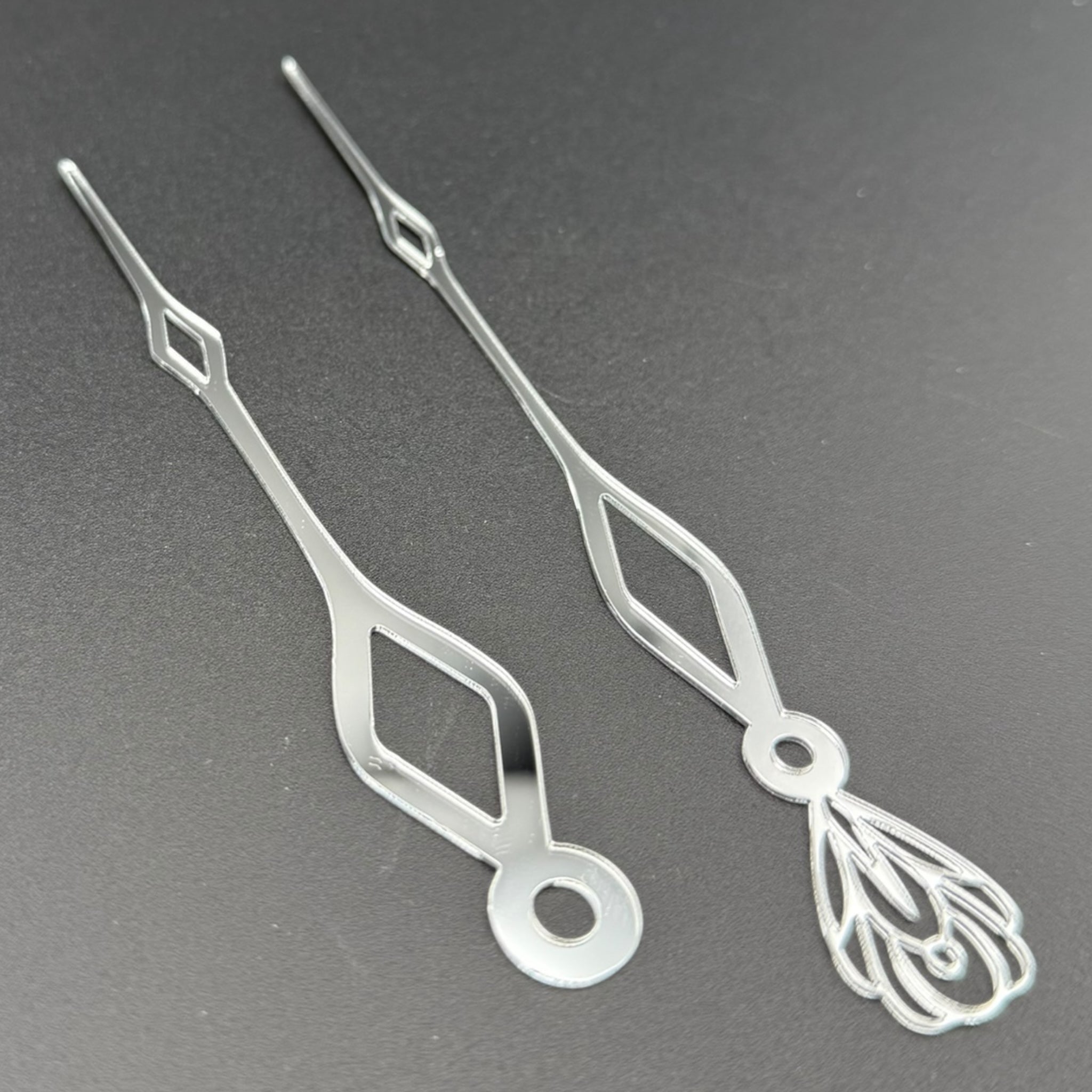 Uhrzeiger Pfauenauge mit Ornament – DIY Uhrzeiger aus Acryl – Set in Gold mit optionalem Uhrwerk