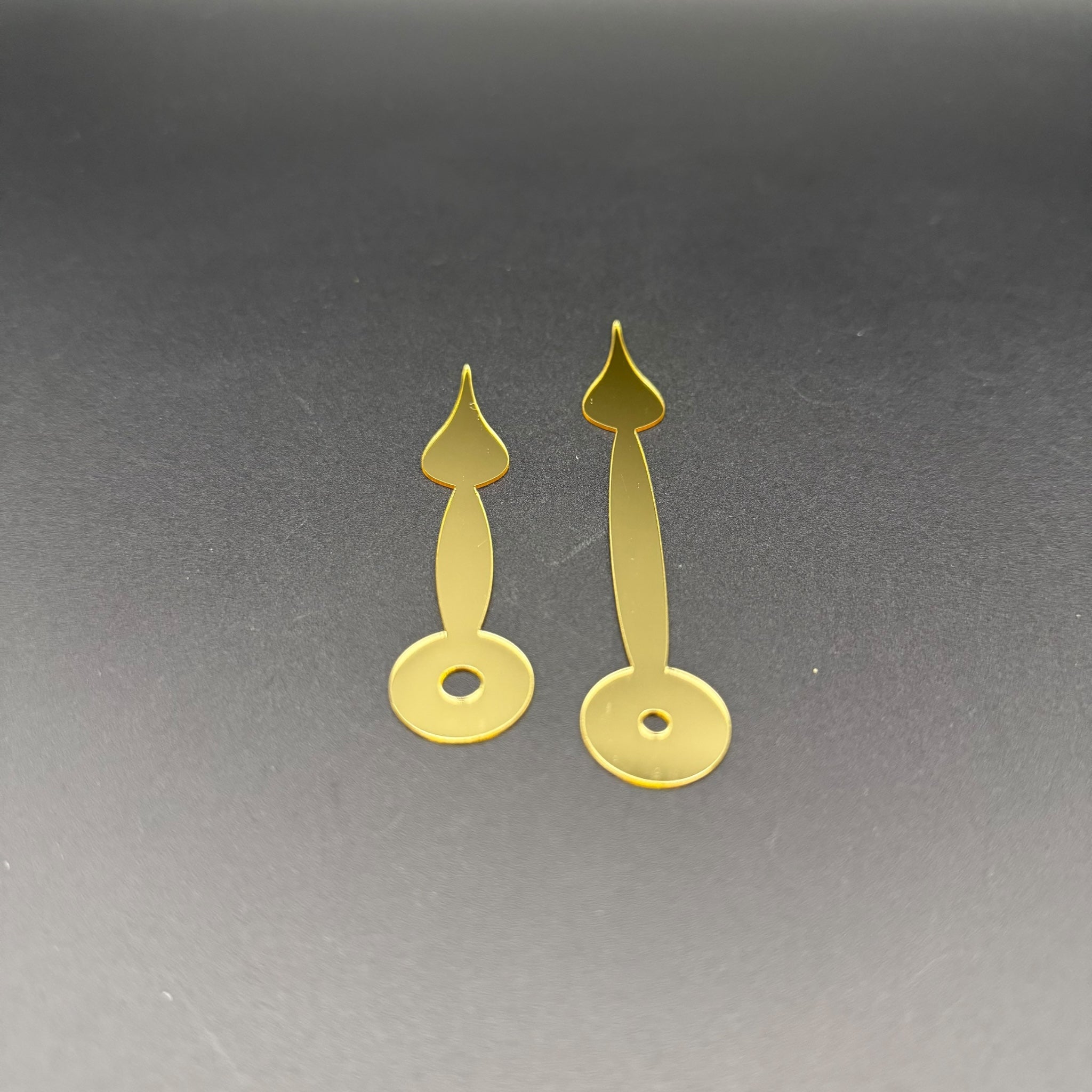 Clock hands "spring" made of mirror acrylic