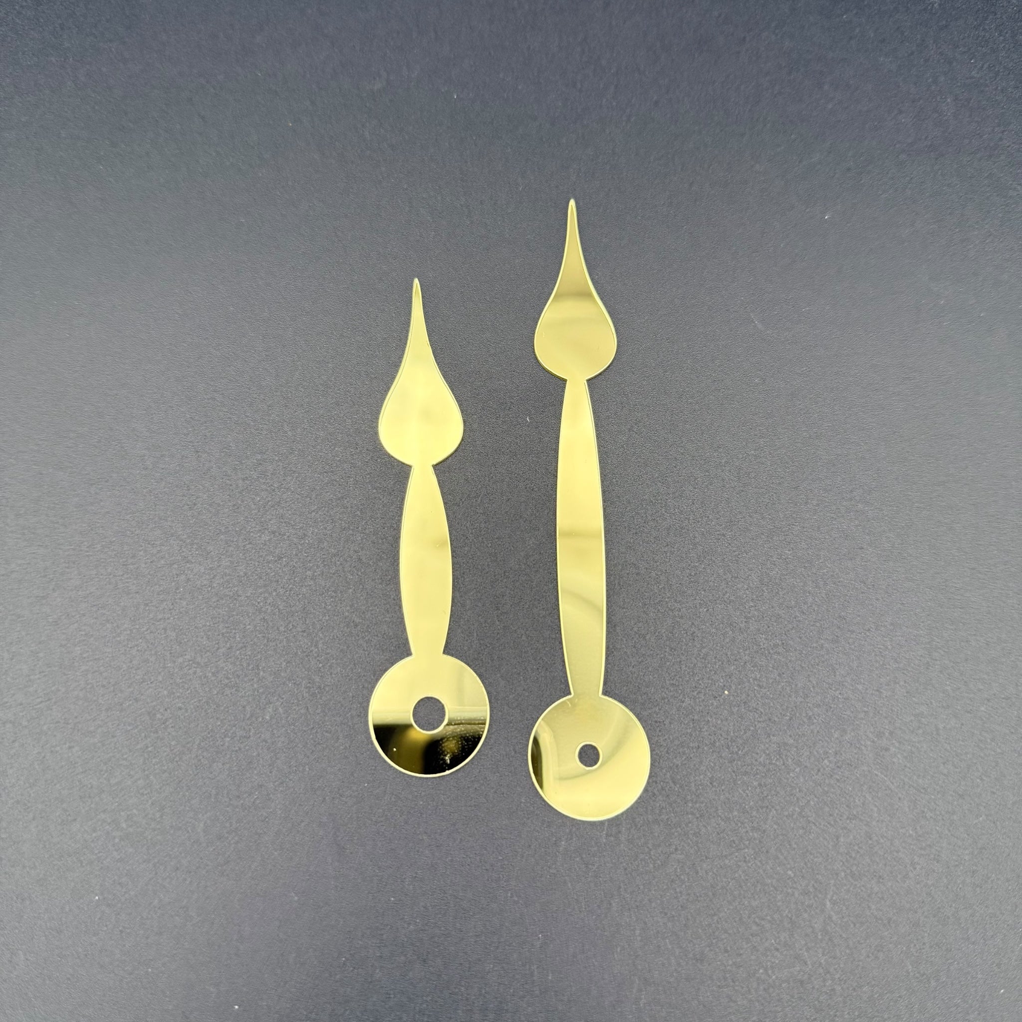 Clock hands "spring" made of mirror acrylic