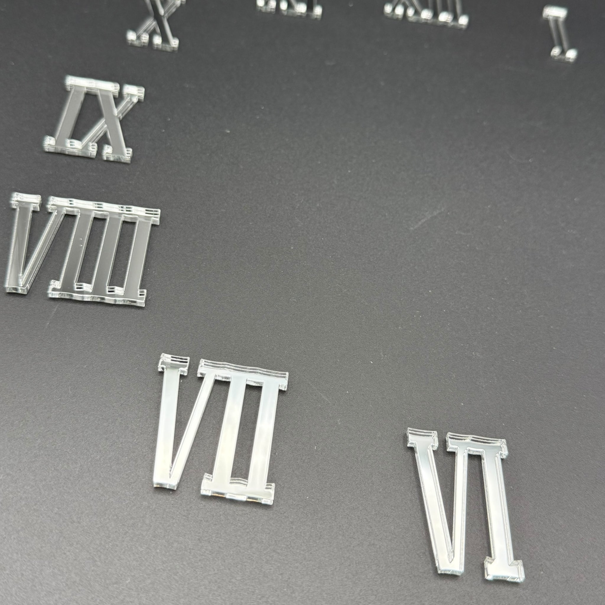 Zahlen für Uhrenherstellung aus Spiegelacryl – SHADOW – Zahlen I bis XII – Römische Ziffern – Uhrziffern für DIY Wanduhren