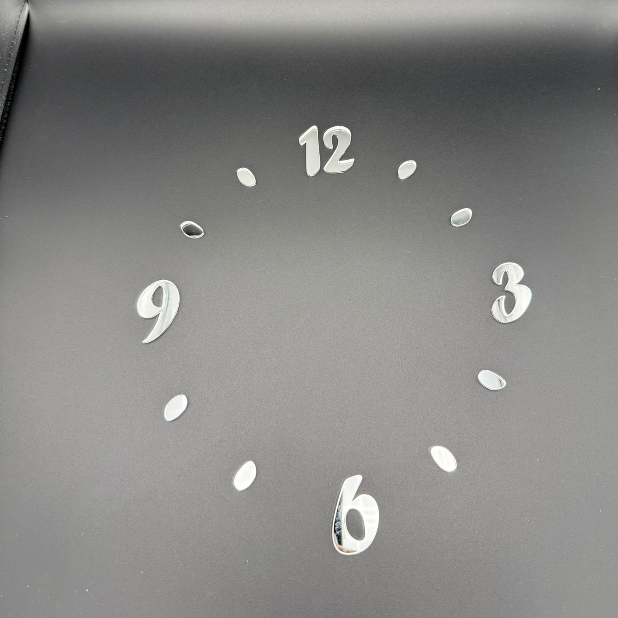Zahlen für Uhrenherstellung aus Spiegelacryl – HANNO – Zahlen 3 6 9 12 – Arabische Ziffern – optional mit Punkten