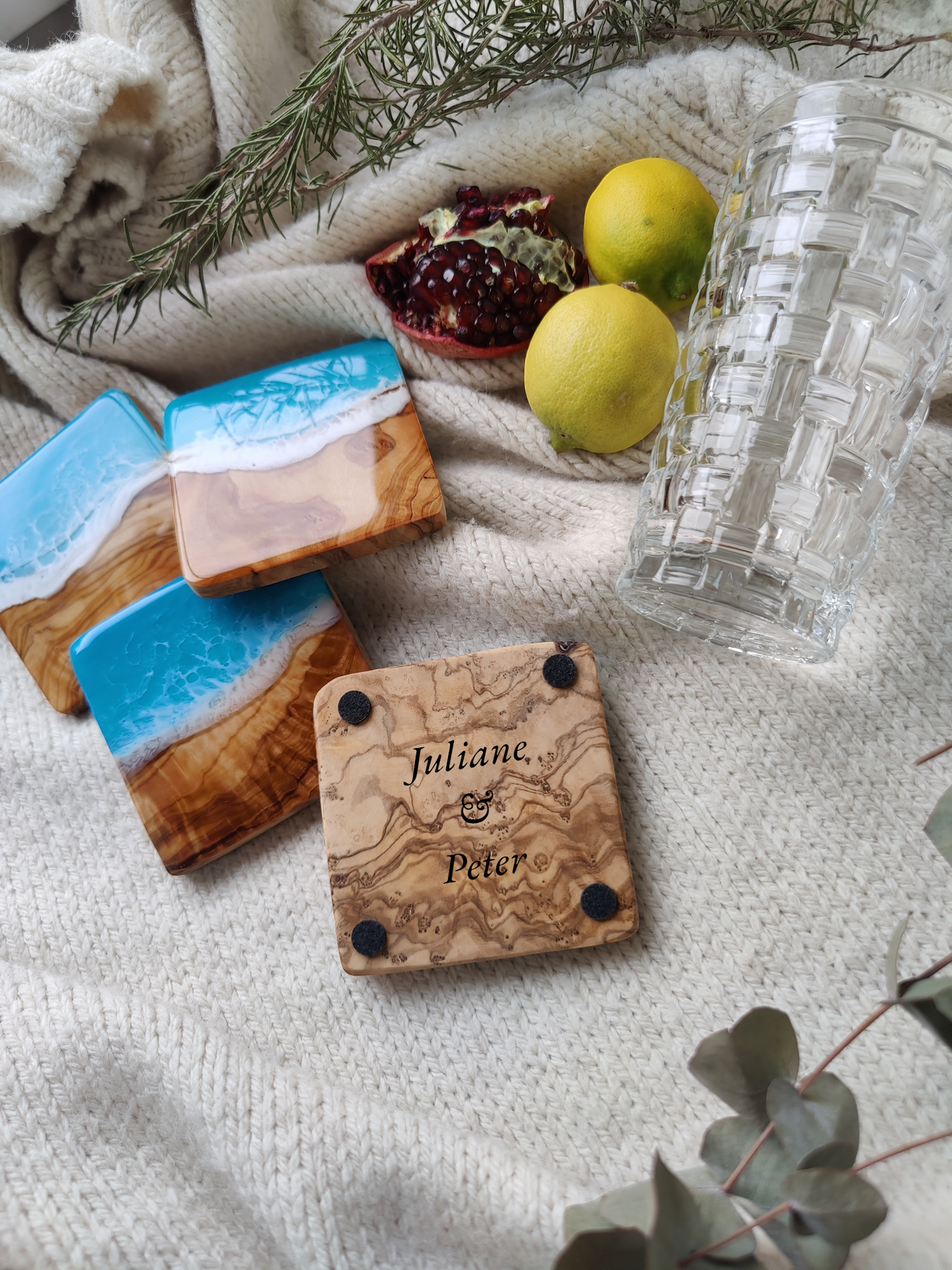 Geschenk Set Bundle Olivenholzbrett + Olivenholzuntersetzer im Meeresdesign