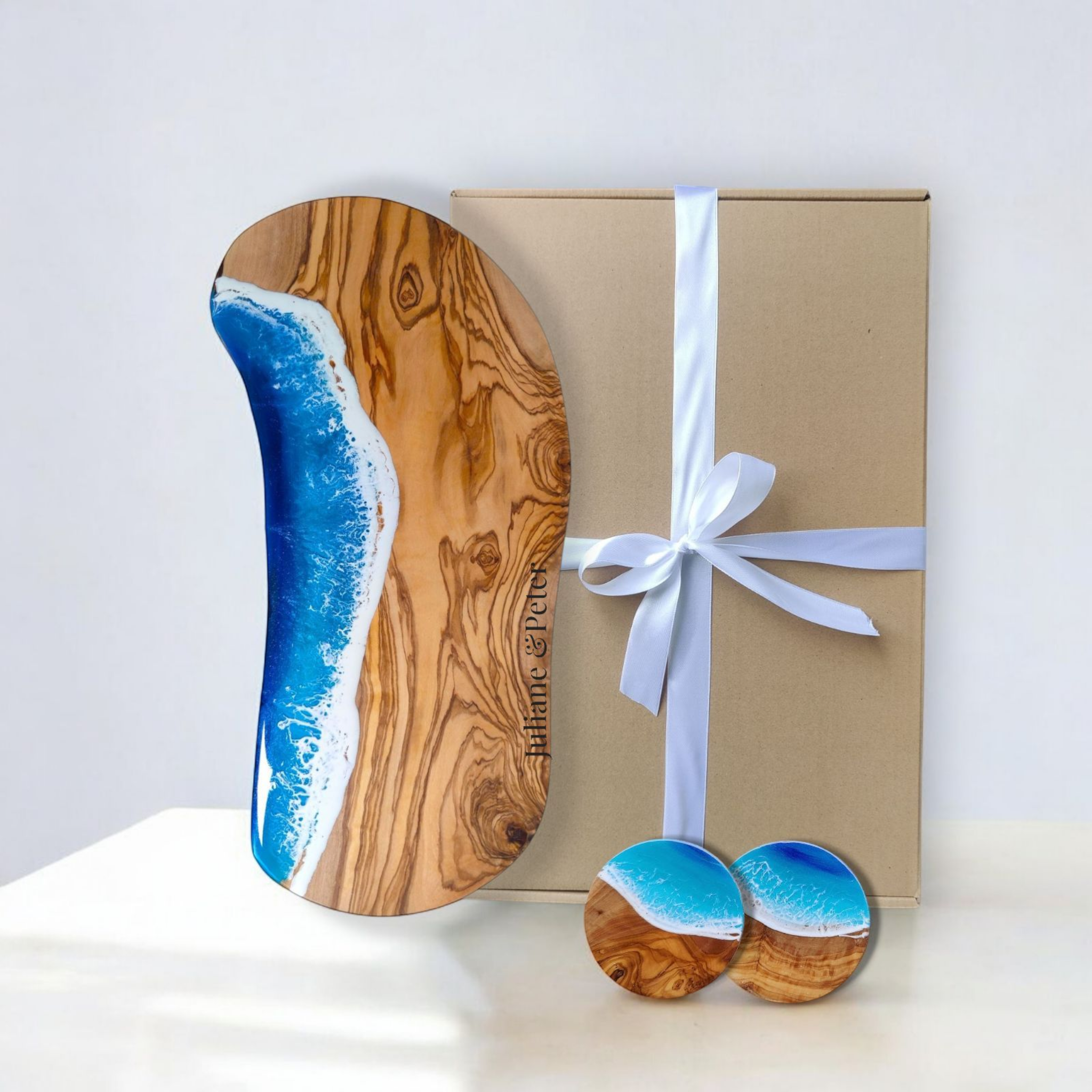Geschenk Set Bundle Olivenholzbrett + Olivenholzuntersetzer im Meeresdesign