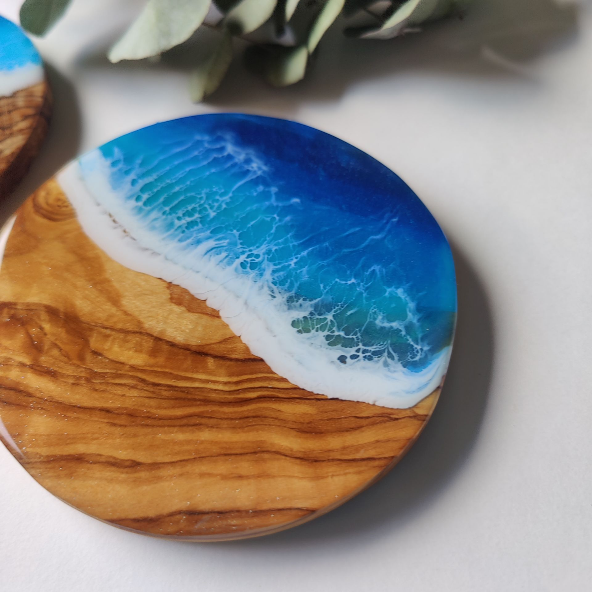 Untersetzer aus Olivenholz und Resin für Trinkglas