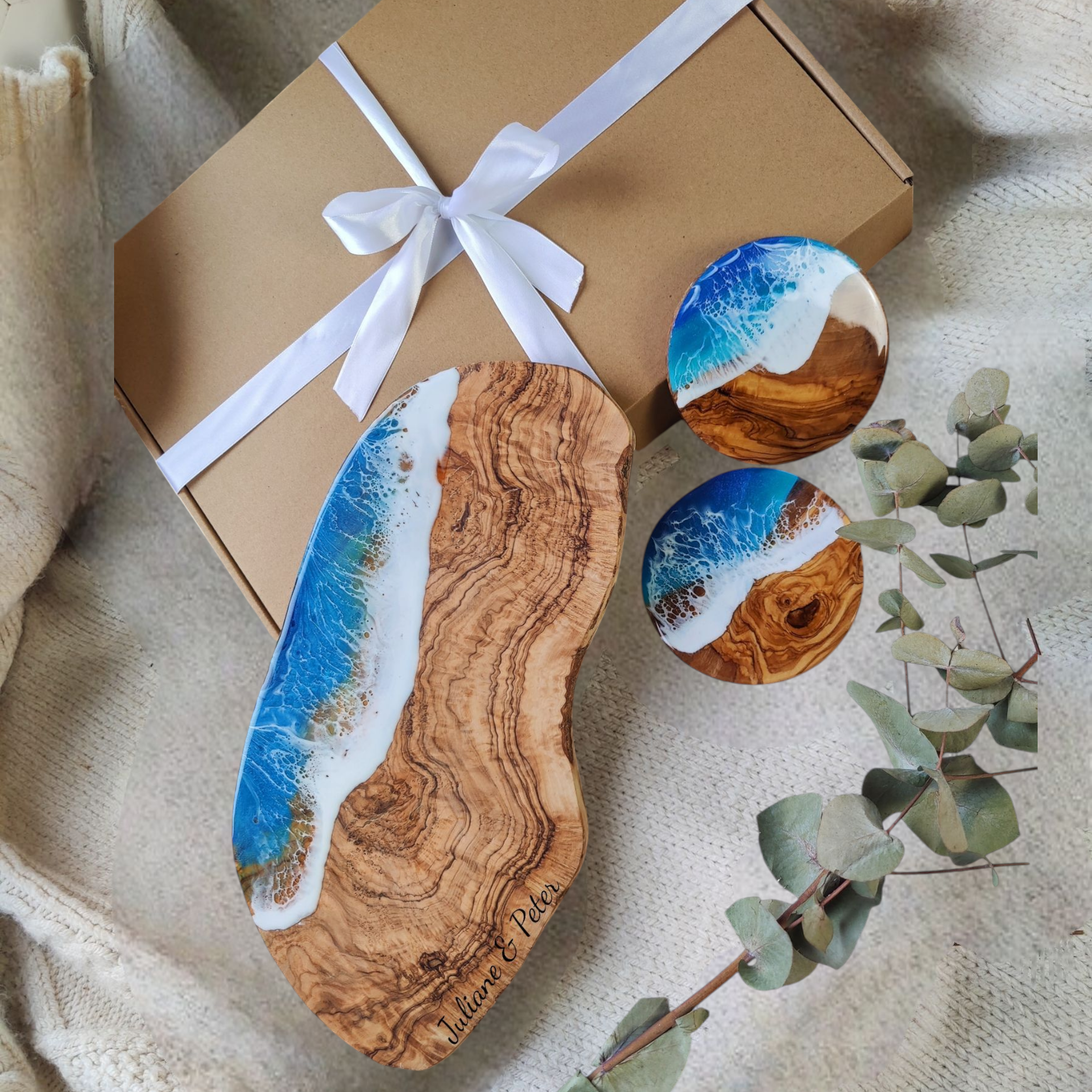Geschenk Set Bundle Olivenholzbrett + Olivenholzuntersetzer im Meeresdesign