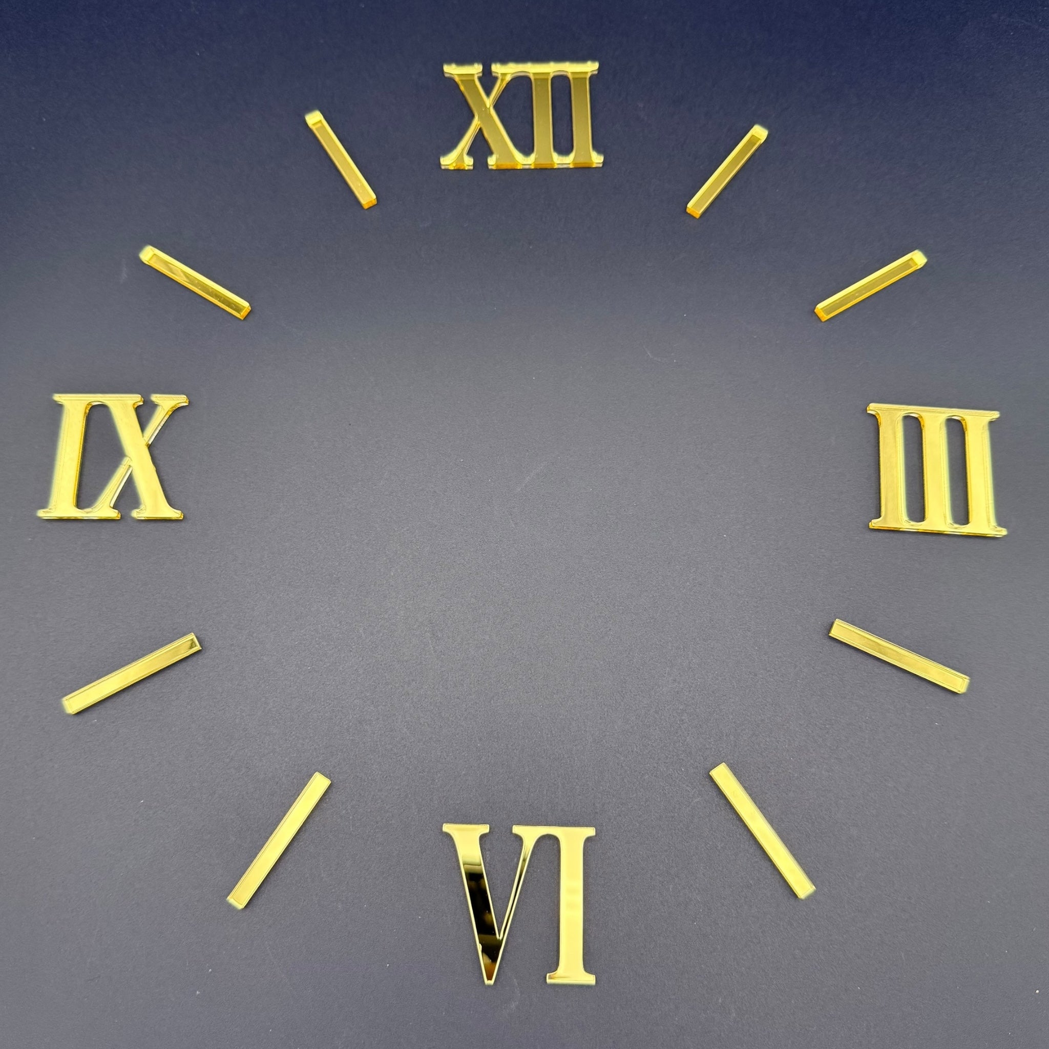 DIY Uhr gestalten mit Slim Line Zahlen | 4er-Set römische Ziffern | Optional selbstklebend | Für kreative Ziffernblattideen