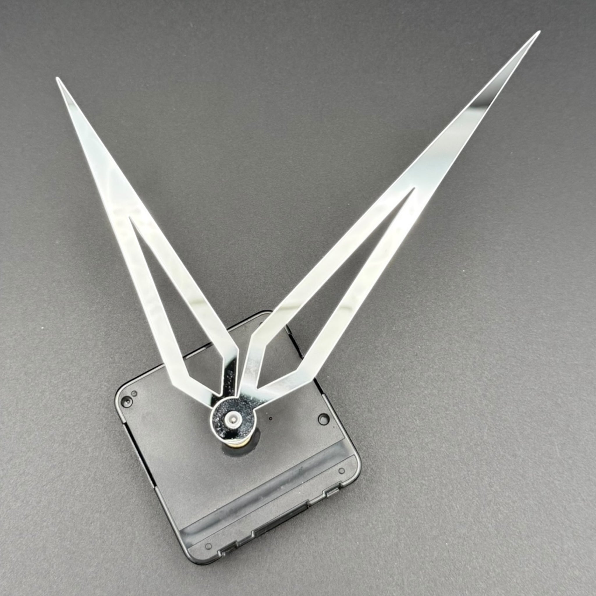 DIY Uhrzeigerpaar – Arrow big in silber – perfekt für individuelle Wanduhrprojekte