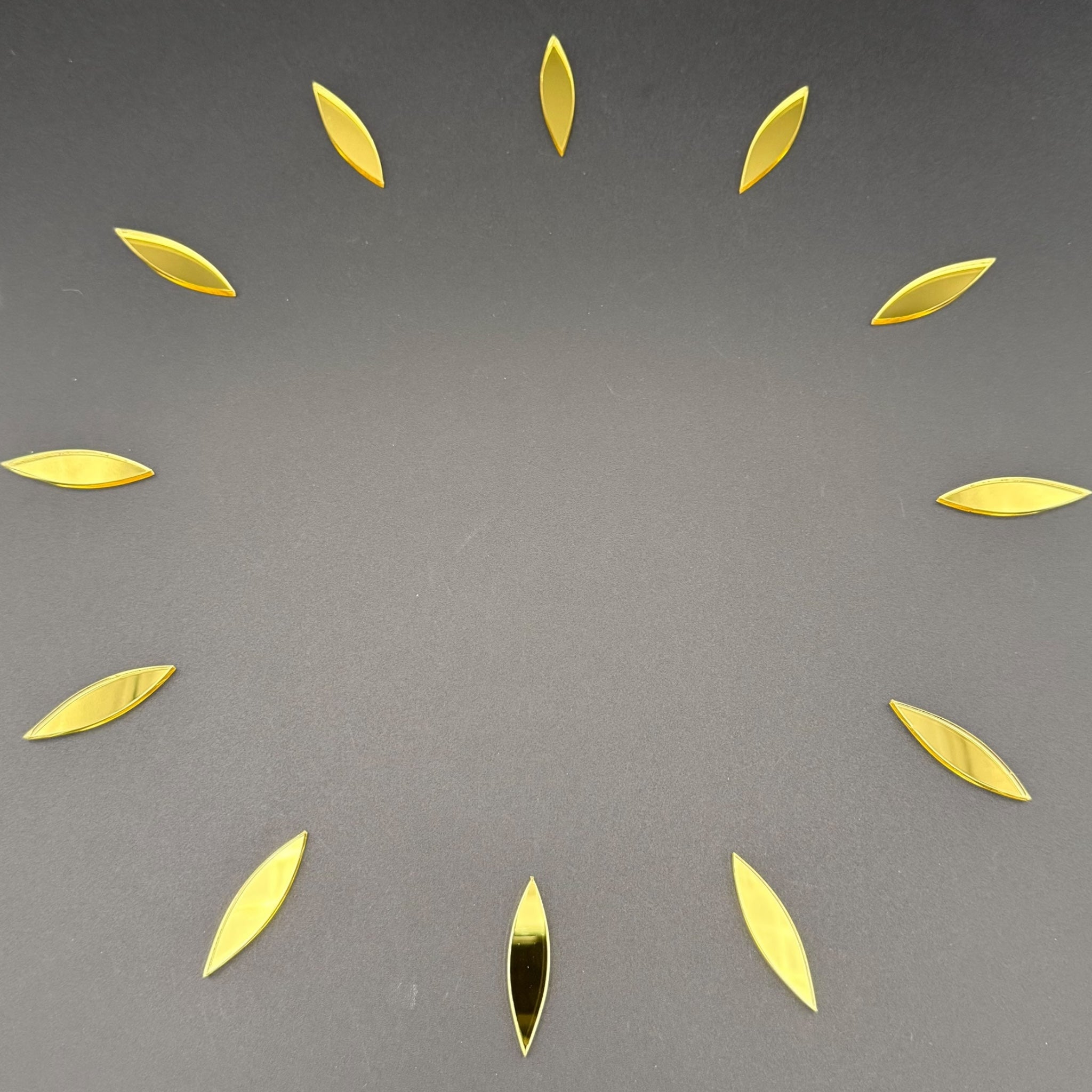 DIY Uhrenset mit 12 formschönen Markierungen in Blattform