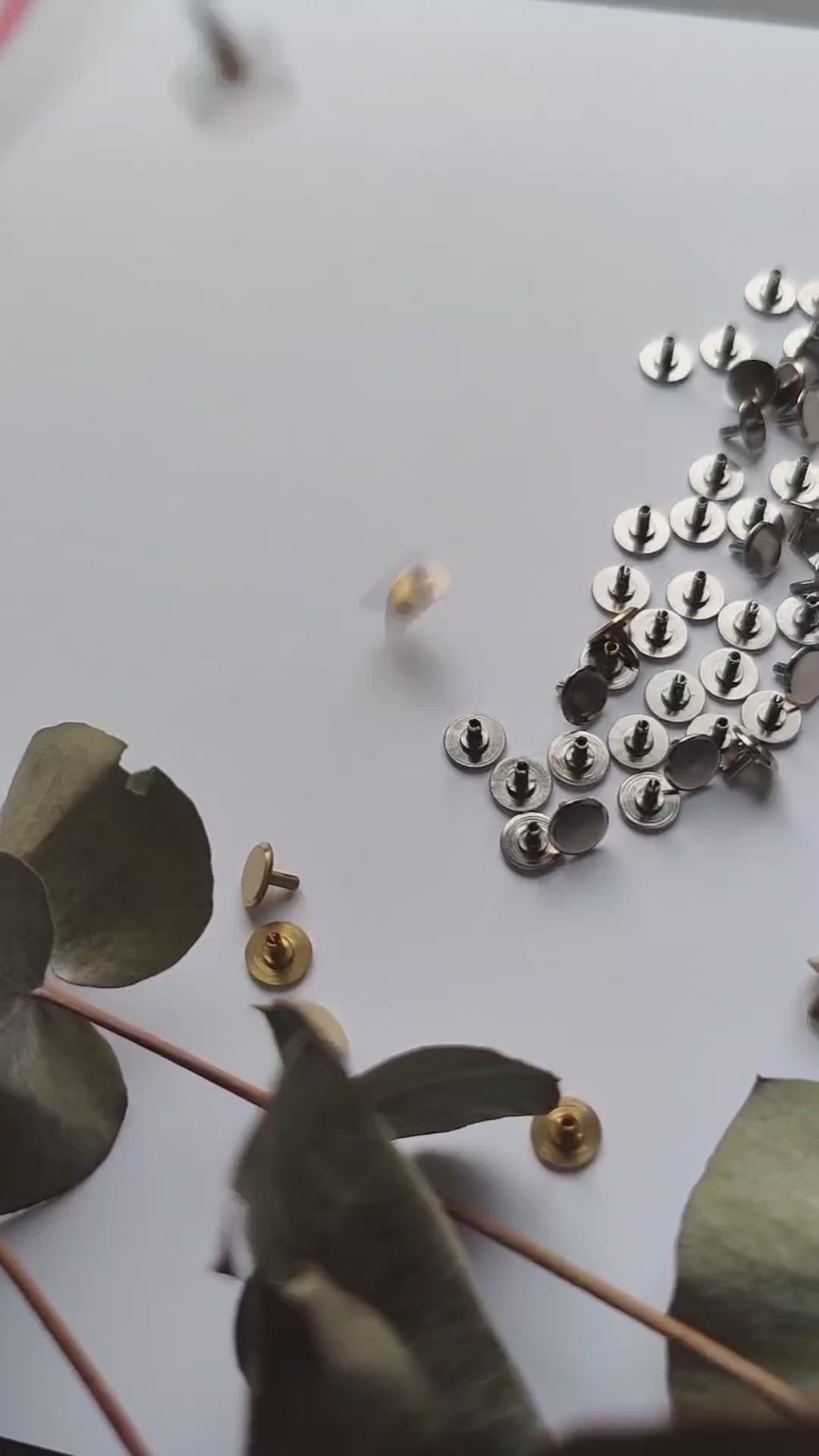 Robuste Metallkappen für Uhrwerke, passend für DIY-Projekte und Uhrenherstellung. Ideal für Wohnzimmer-Wanduhren und mehr.