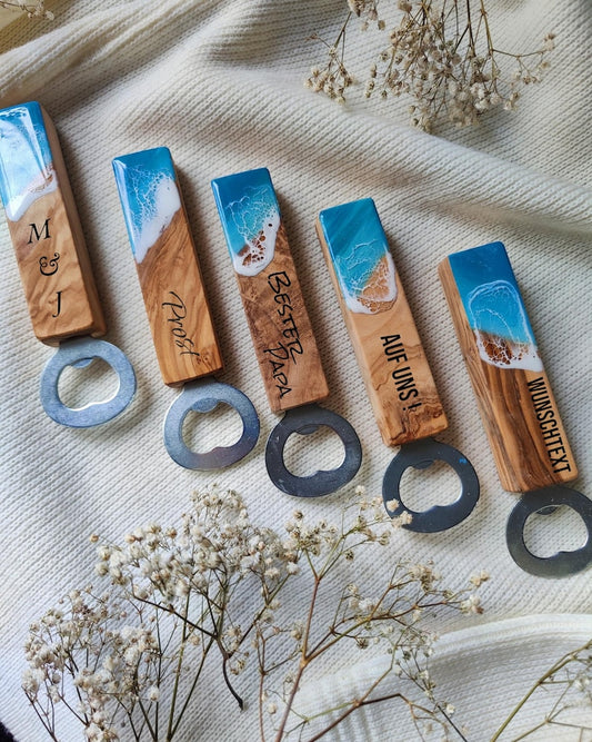 Flaschenöffner aus Olivenholz & Epoxidharz im Meeresdesign