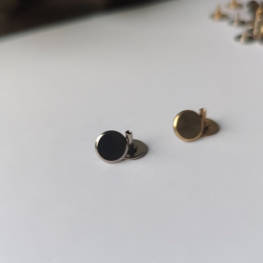 Präzise Uhrwerkkappen aus Metall für Zeiger-Montage. Ideal für Uhrenherstellung, DIY-Projekte und Wanduhrzubehör.