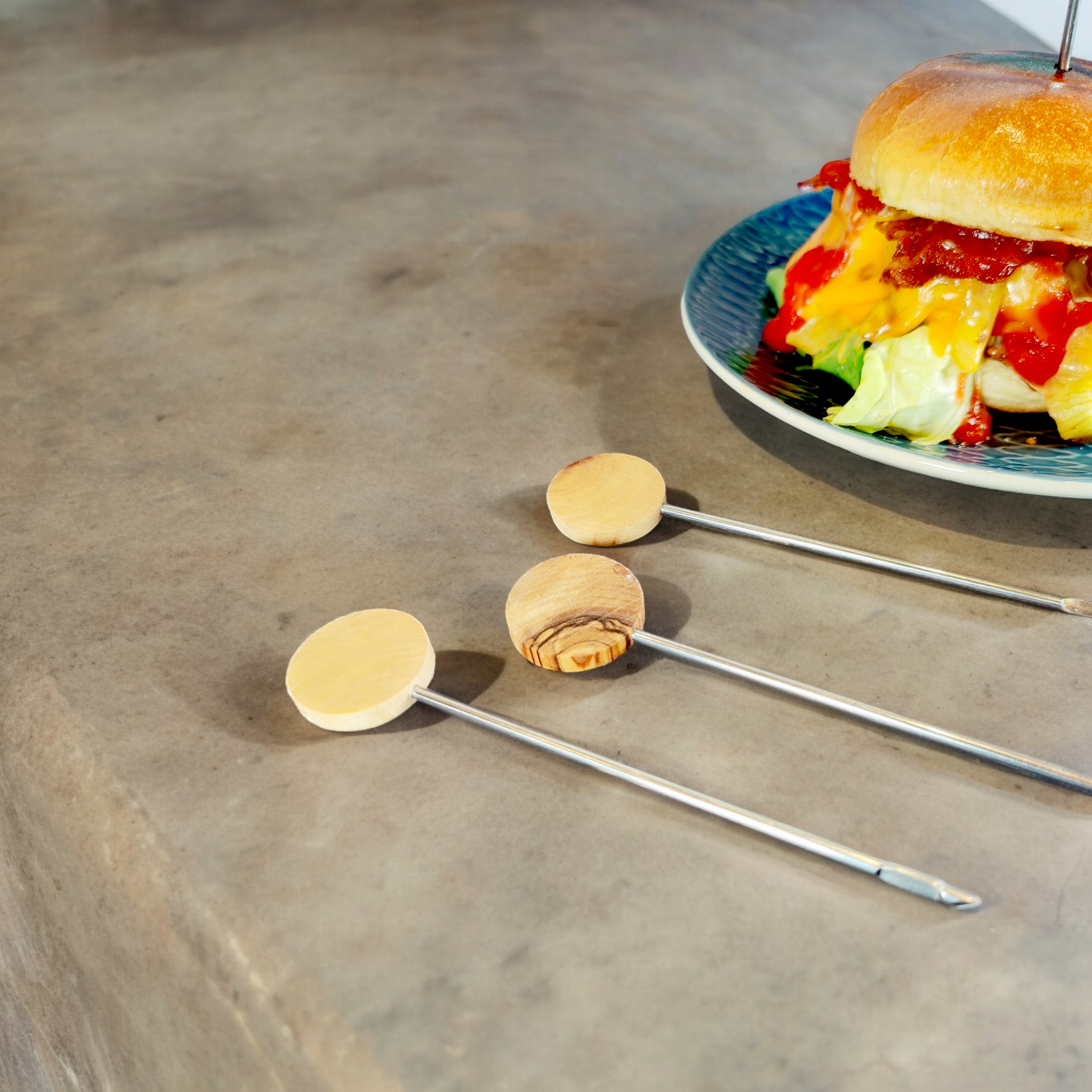 Personalisiertes Set Burgerspieße mit Gravur, rustikalem Rand und Meeres Design aus Resin