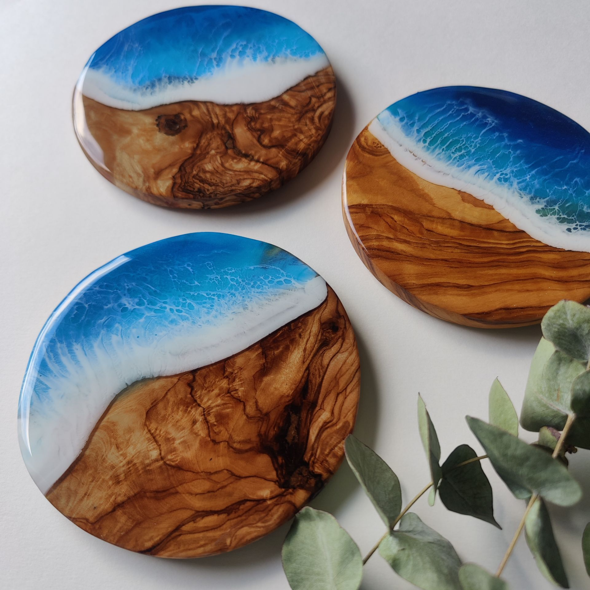 Untersetzer aus Olivenholz und Resin für Trinkglas