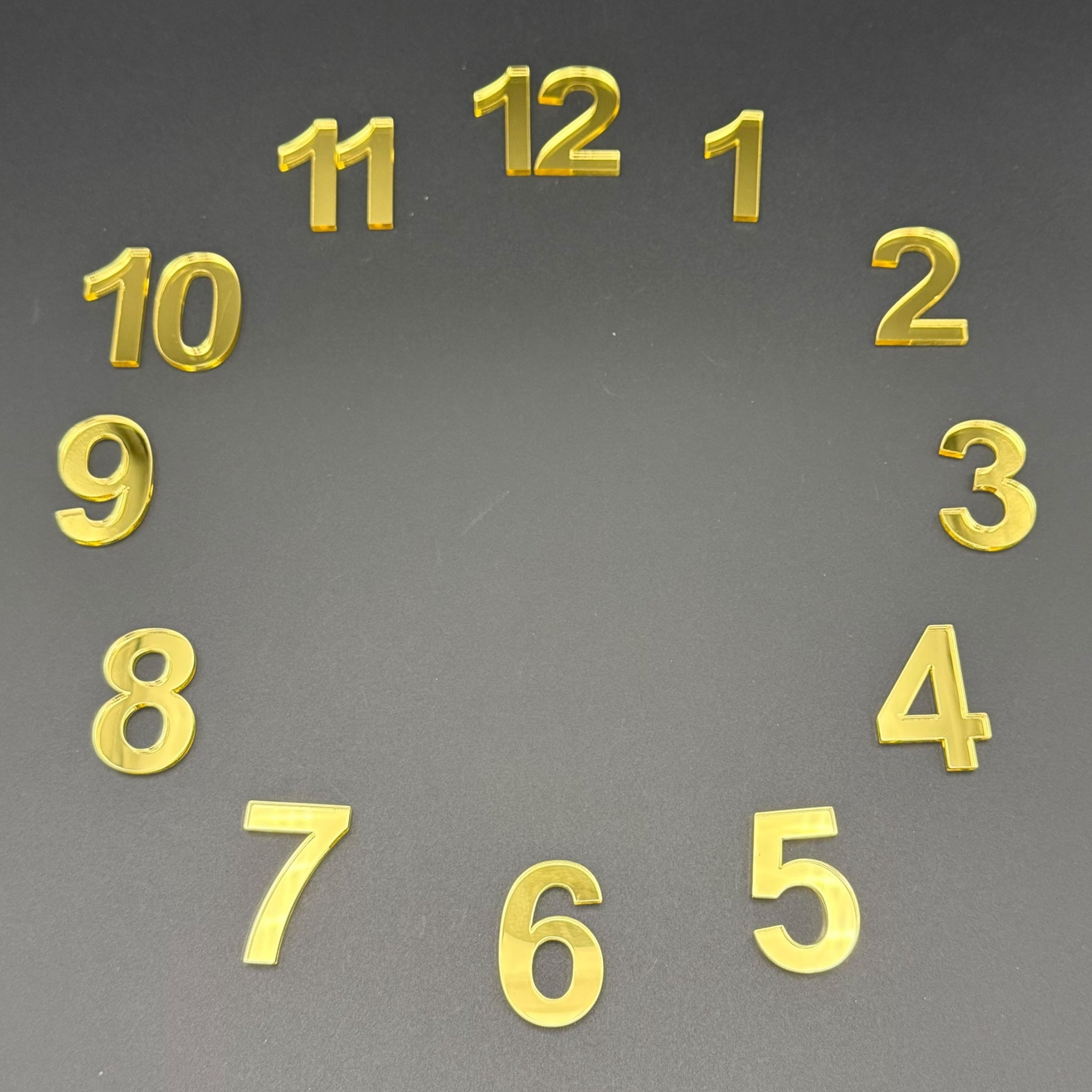 Uhrziffern ARIAL 1–12 | Goldene Acrylzahlen mit geradlinigem Design | Ideal für Resin, Holz, Glas