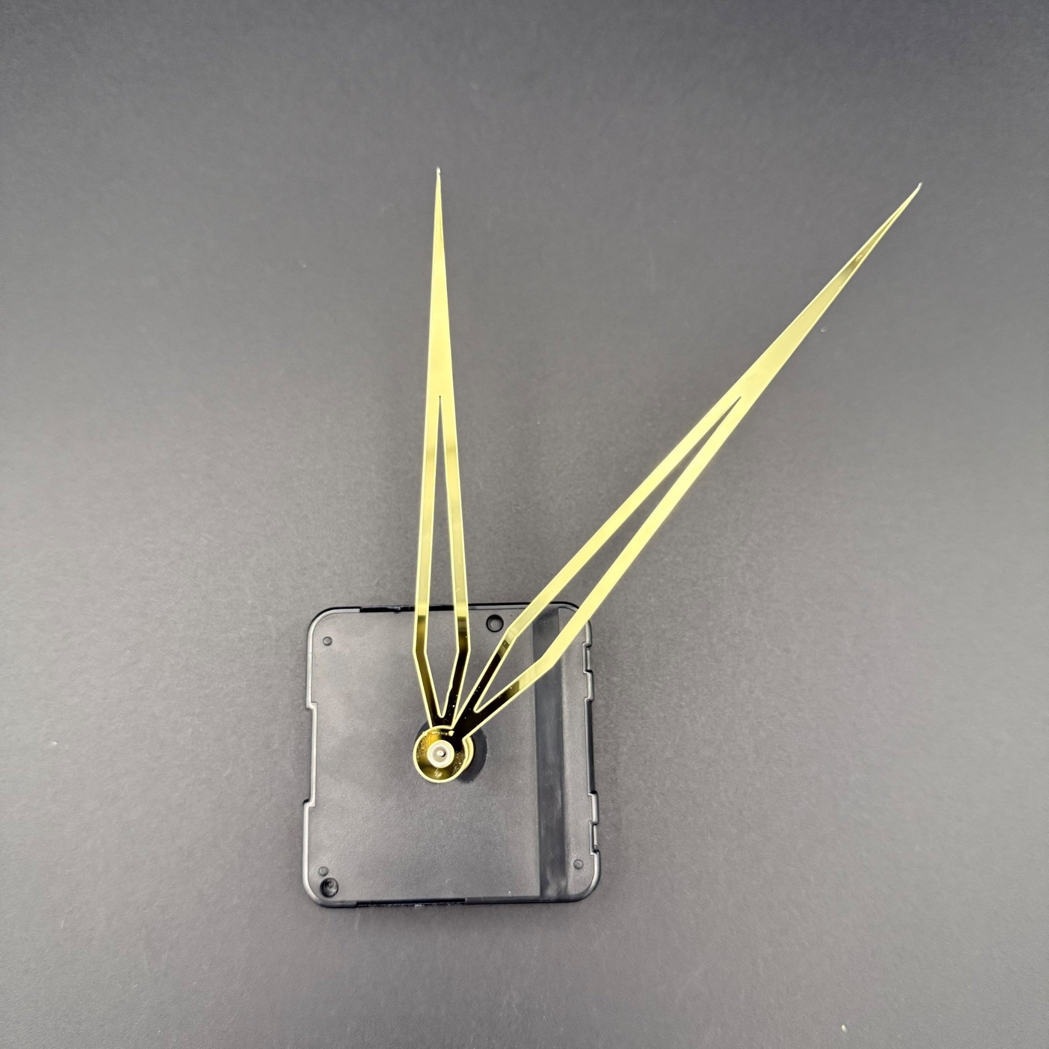 Schlanke Uhrzeiger im „Arrow Slim“ Design – goldfarbenes Zeigerset für DIY Uhren
