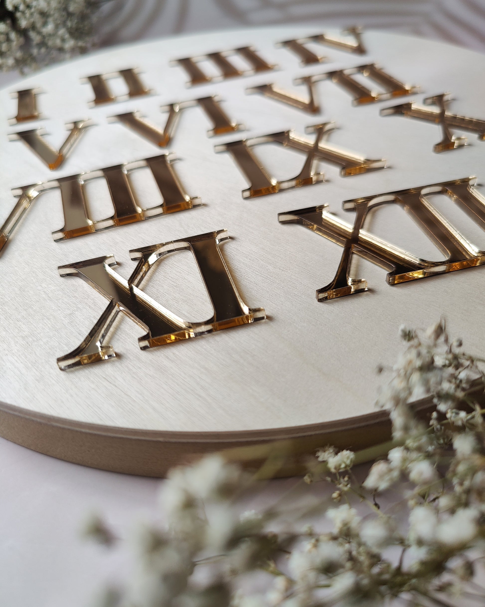 Individuelle Acryl-Ziffern im klassischen römischen Stil, einfach montierbar für DIY-Uhren.